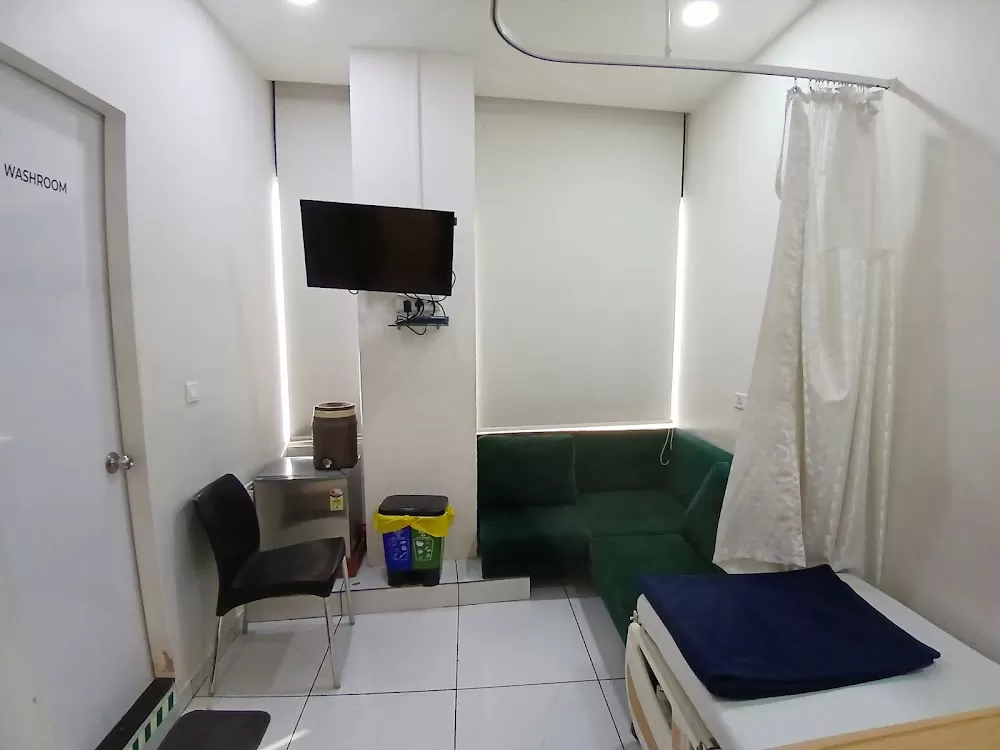 𝗗𝗿. 𝗥𝗮𝗱𝗵𝗶𝗸𝗮 𝗣𝗮𝘁𝗲𝗹 - Best Ophthalmologist in Ahmedabad | Top Eye Doctor in Satellite | Glaucoma Treatment - Photo 6