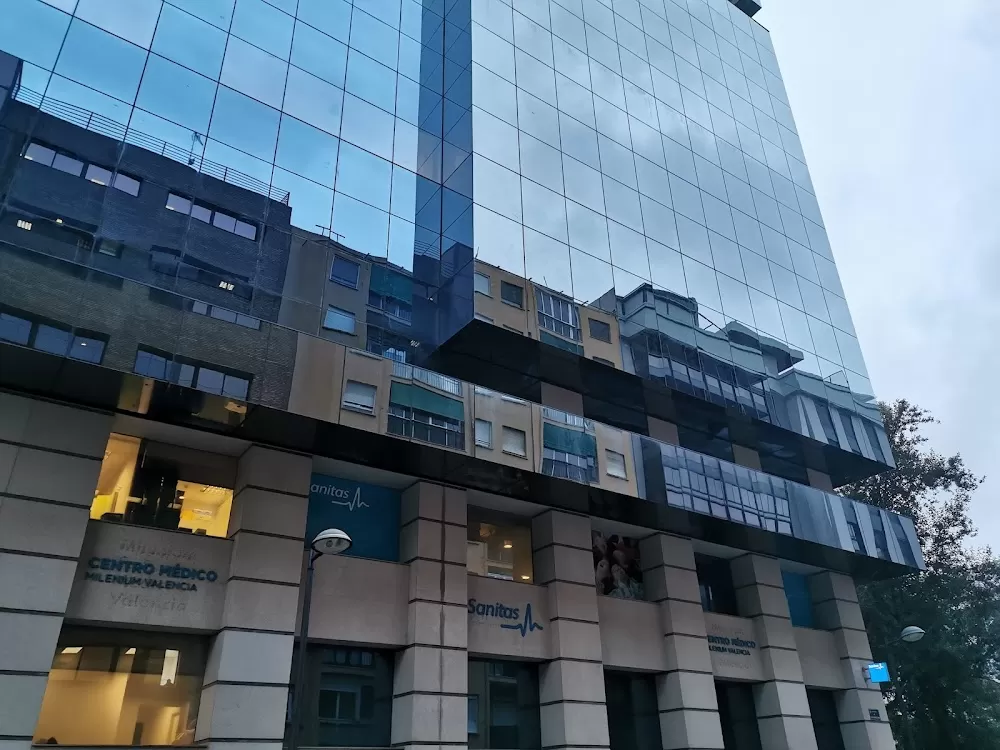 Centro Médico Sanitas Valencia - Photo 7