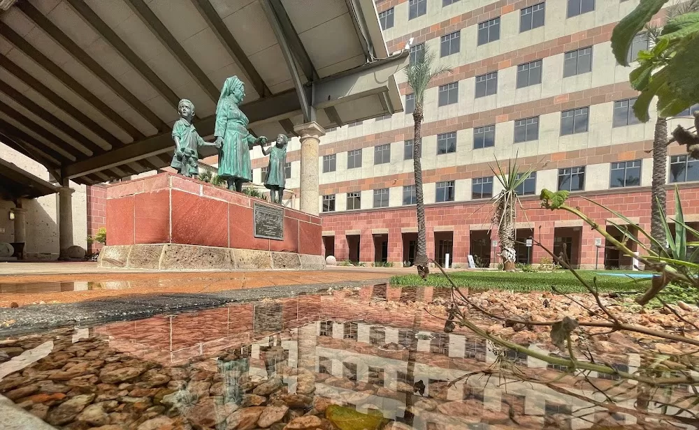 Laredo Medical Center - Photo 8