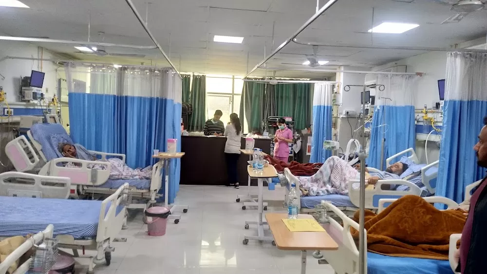 Dr. Naveen Bansal - Photo 5