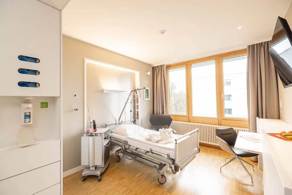 Schön Klinik München Harlaching - Photo 2
