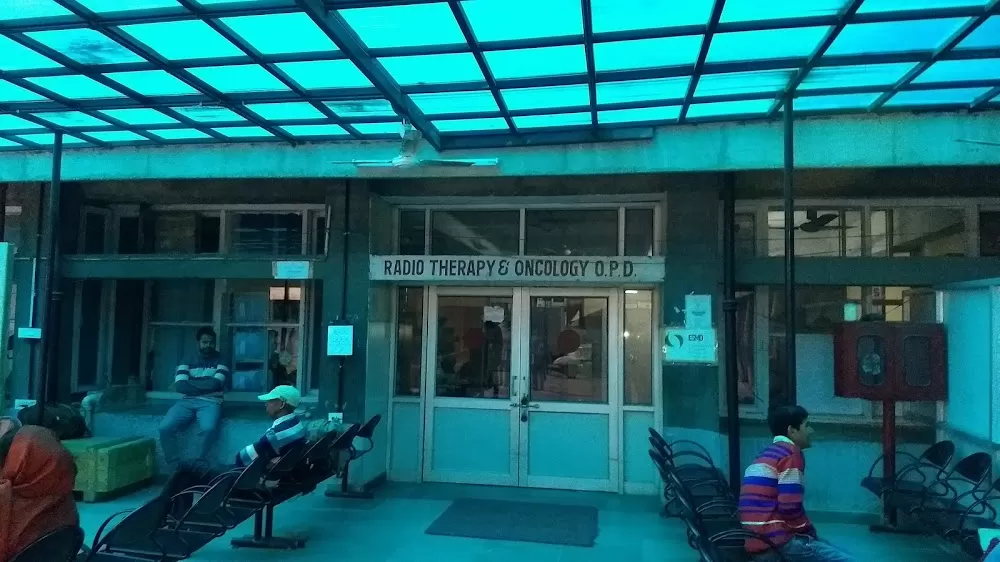 Radio Therapy And Oncology OPD, PGIMER. - Photo 2