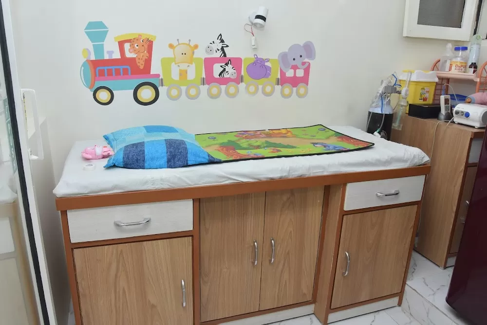 Dr Hemendra Gupta's Child Care - Photo 4