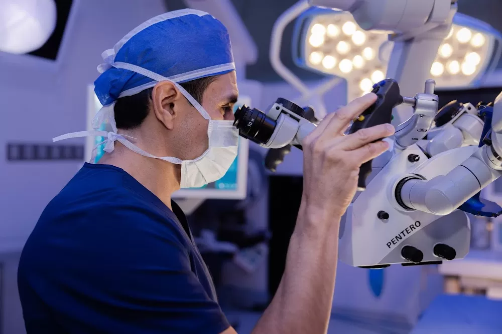 Dr. Arturo Sotomayor - Neurocirujano - Photo 1