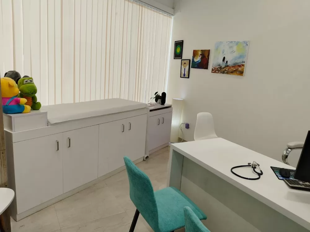 Newbees Clinic |Dr Sudip Chowdhury | Dr Aashutosh Soniya| Pediatricians - Photo 2