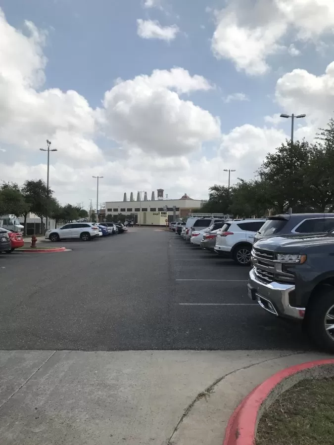 Laredo Medical Center - Photo 3