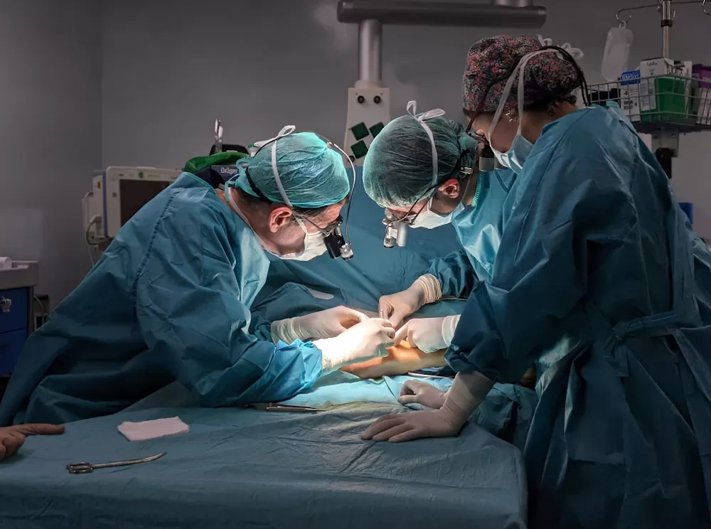 Dr. Piñal and Associates - Plastic Surgery and Hand - Photo 5