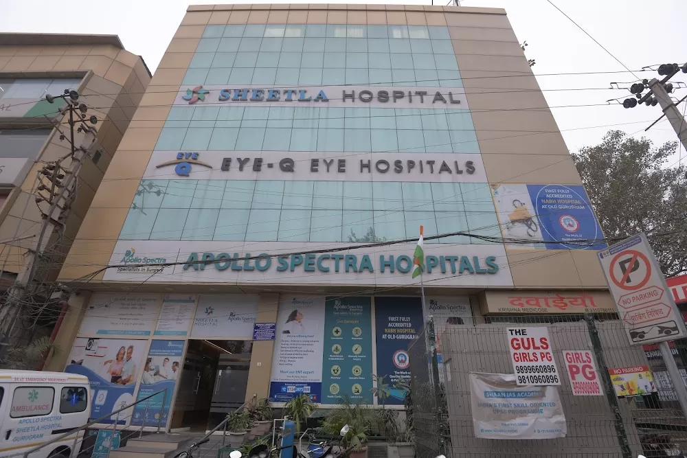 Cataract Surgery Specialists at Eye-Q Hospitals in Gurgaon - Photo 4