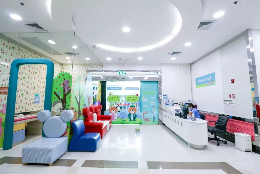 Synphaet Ramintra Hospital - Photo 1