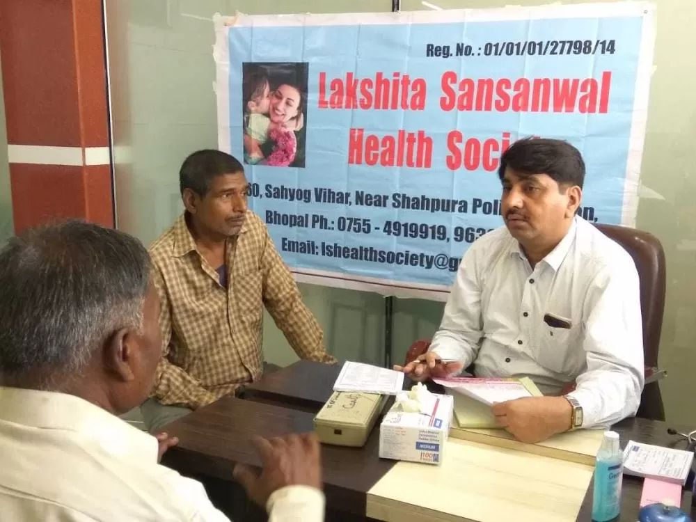 Dr. Sunil Kumar - Cancer Doctor | Cancer Surgeon | Cancer Treatment | Oncologist | Onco Surgeon | Cancer Specialist | Bhopal - Photo 5