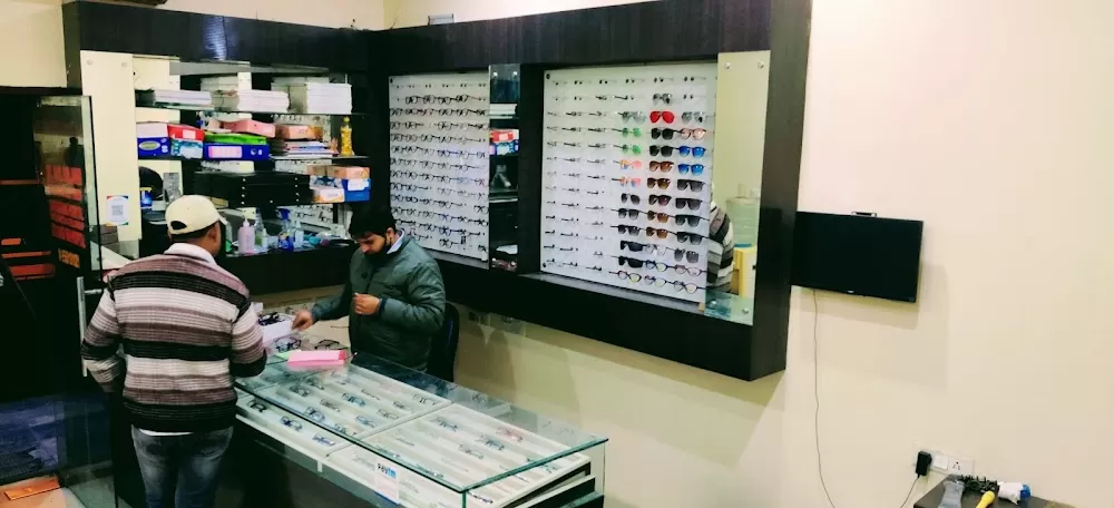 Dr Anil Solanki ,(SIR GANGA RAM HOSPITAL , RETINA POINT , D R EYE CARE CENTRE) best eye care in Rohini - Photo 1