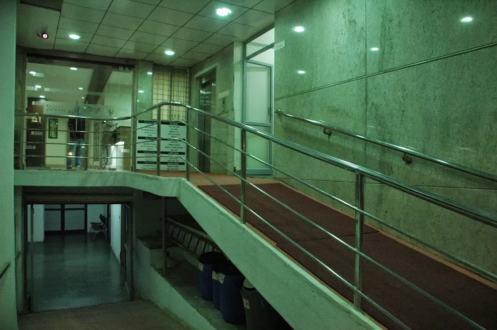 South City Hospital - Photo 5