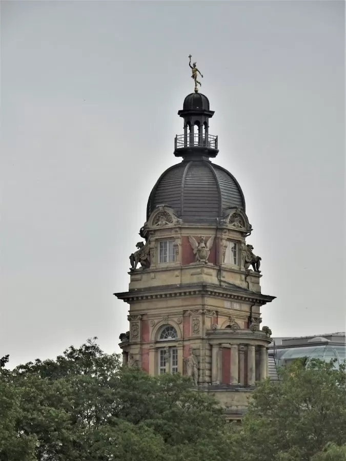 MEDIZIN AM STEPHANSPLATZ Alte Oberpostdirektion Hamburg - Photo 4