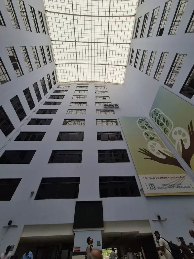 Civil Kidney Hospital New Building /Campus Asarva - Photo 1