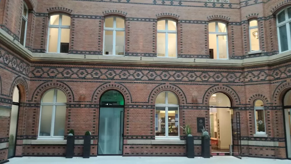 MEDIZIN AM STEPHANSPLATZ Alte Oberpostdirektion Hamburg - Photo 2