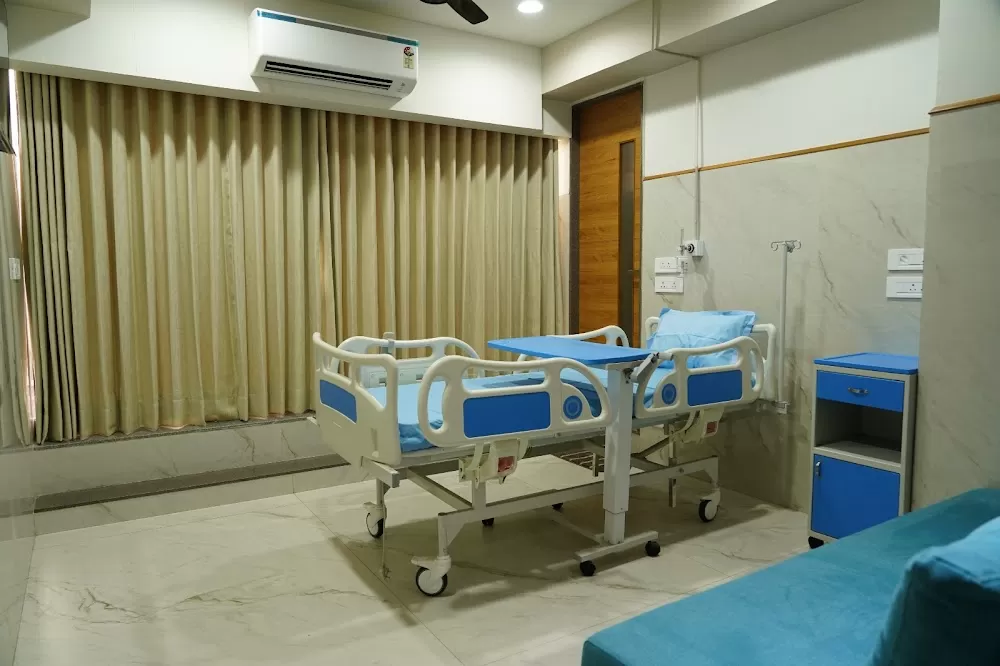 Dr. Manthan Patel : Vaishvi Brain & Spine Neurosurgical Hospital : Neurosurgeon in Ahmedabad : Spine Surgeon in Ahmedabad - Photo 6