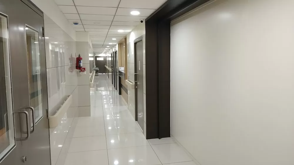 𝗞𝗿𝗶𝘀𝗵𝗻𝗮 𝗖𝗲𝗻𝘁𝗿𝗲 - Best Joint Replacement Hospital in Vadodara - Photo 1