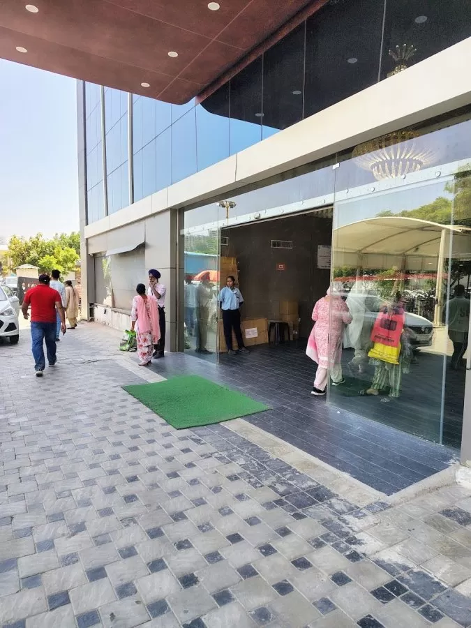 Advanced Eye Care Centre - Sohana Hospital - Photo 8