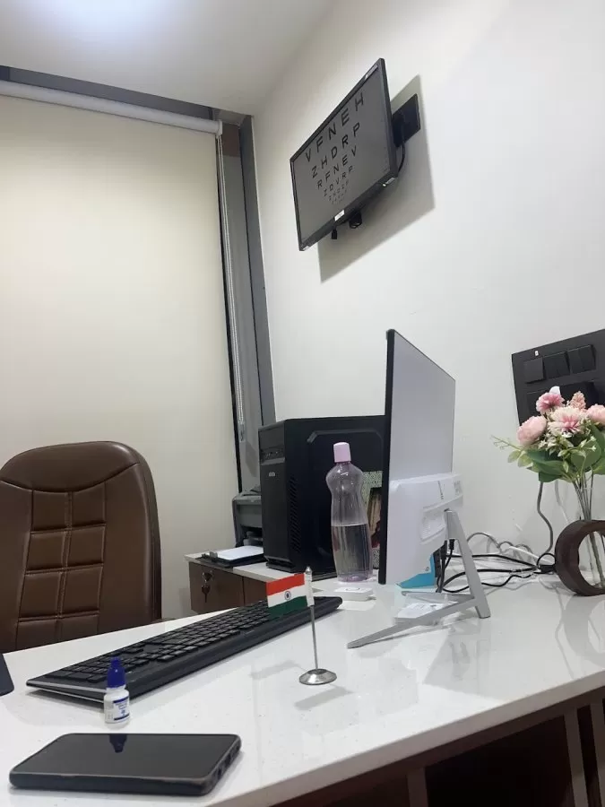 𝗥𝗮𝗱𝗵𝗲 𝗘𝘆𝗲 𝗛𝗼𝘀𝗽𝗶𝘁𝗮𝗹 & 𝗘𝘆𝗲 𝗦𝗽𝗲𝗰𝗶𝗮𝗹𝗶𝘀𝘁 𝗶𝗻 𝗩𝗮𝗱𝗼𝗱𝗮𝗿𝗮 - Photo 3