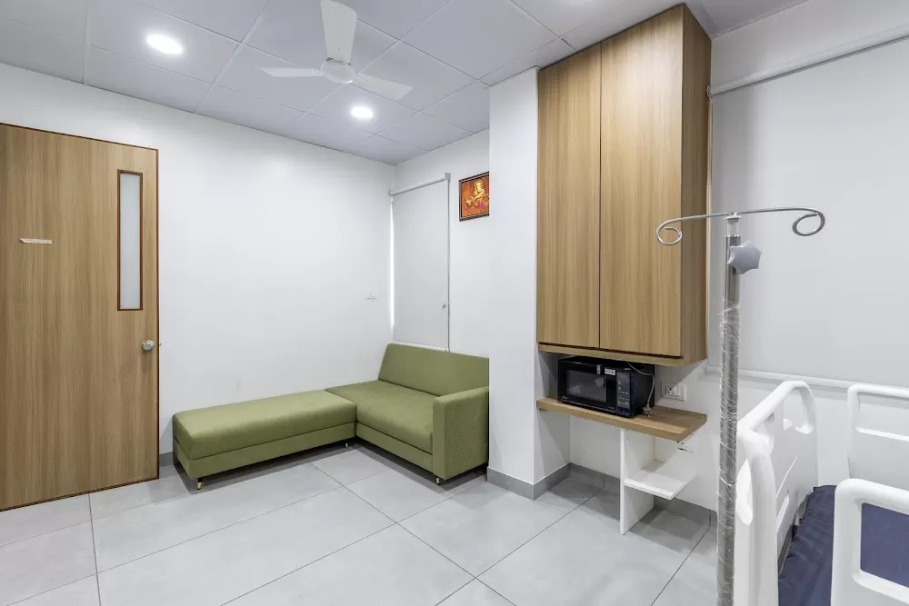 Doctor House (Mission Gastrocare/Hemato-oncology clinic/Dr Udayan's lab), Vadodara - Photo 5