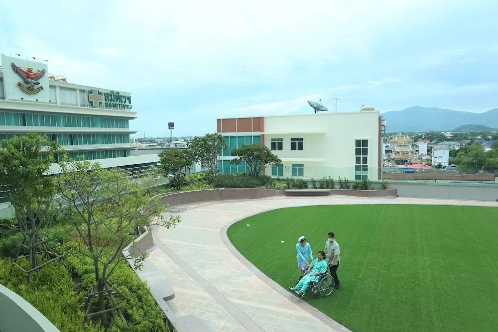 Samitivej Chonburi Hospital - Photo 8