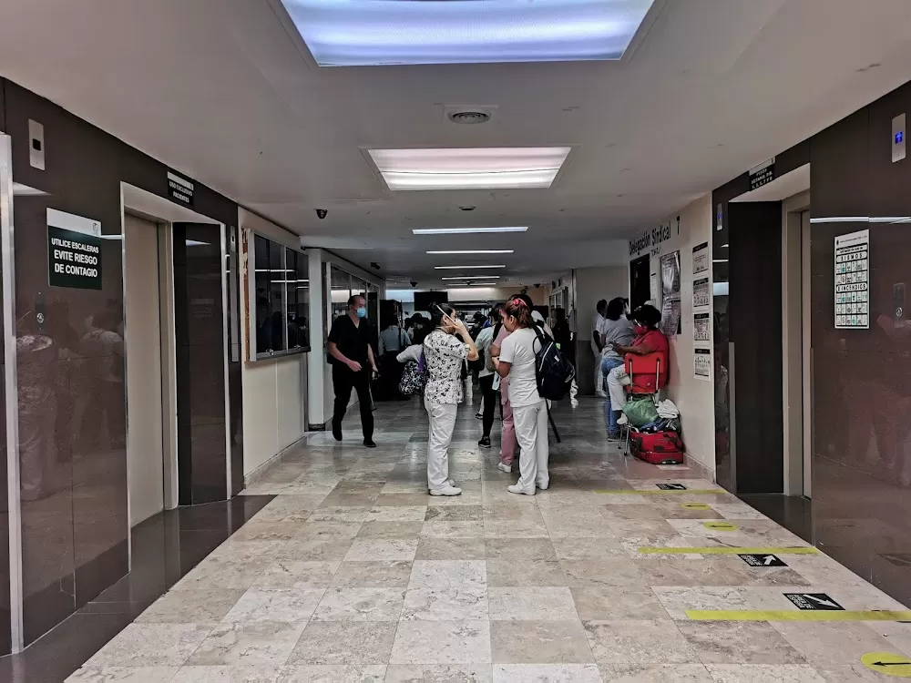 Centro Medico Nacional La Raza - Photo 2