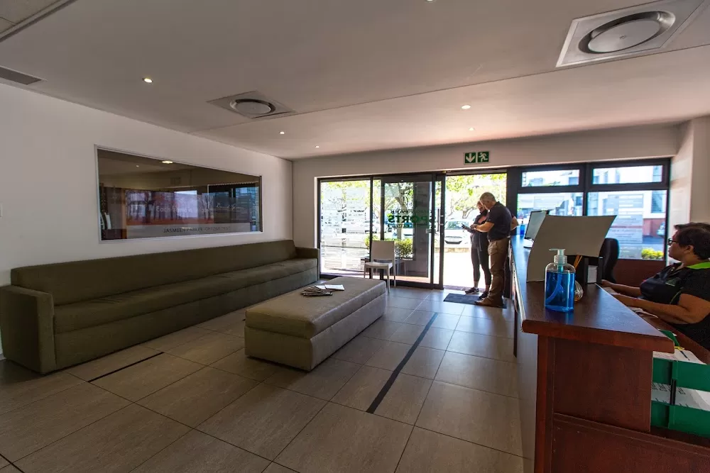 KINGS PARK SPORTS MEDICINE CENTRE - Photo 4