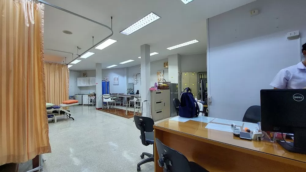 Chularat 9 Airport Hospital - Photo 4