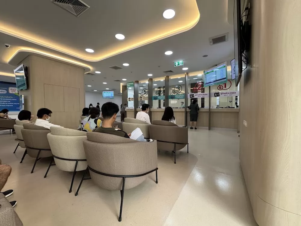 Phyathai Phaholyothin Hospital - Photo 3