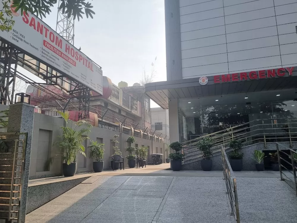 Santom Hospital Rohini Sector 24 - Photo 3