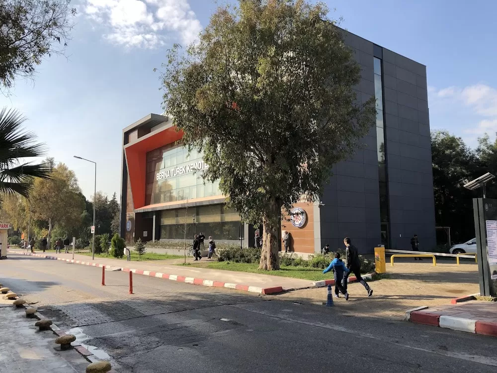 Ege Universitesi Tulay Aktas Onkoloji Hastanesi - Photo 5