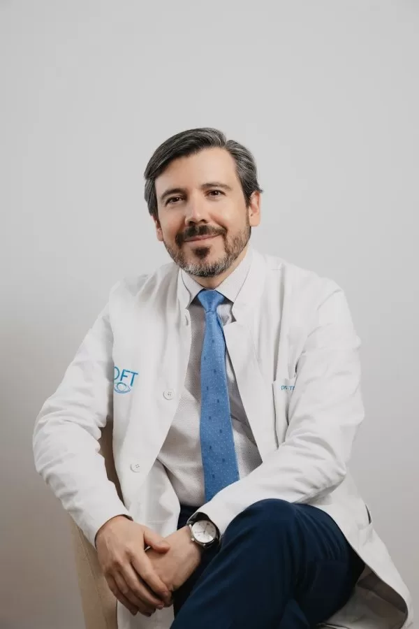Dr. Juan Antonio Troyano Rivas: cirujano especialista en blefaroplastia - Photo 4
