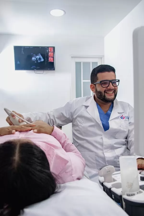 Dr. Gustavo Betin | Ginecólogo especialista en Medicina Materno Fetal o Perinatología | Consulta preconcepcional - Photo 2
