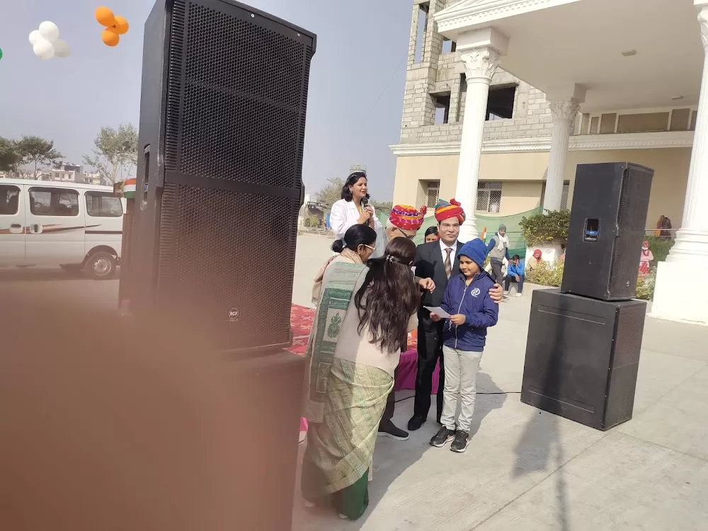 State Cancer Institute SMS MEDICAL COLLEGE - Photo 3