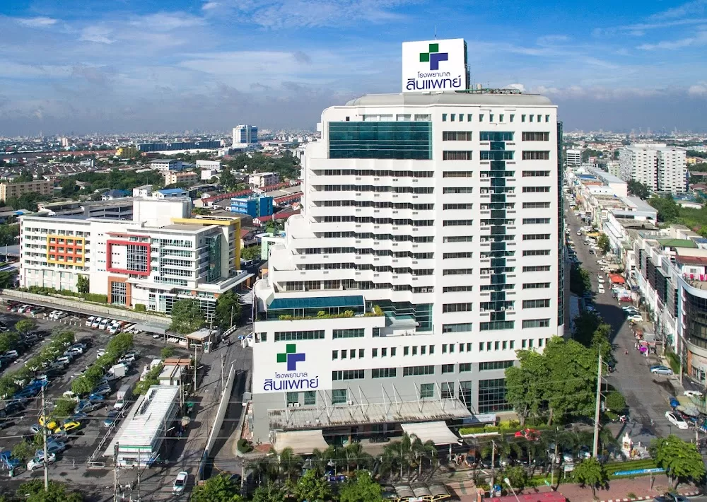 Synphaet Ramintra Hospital - Photo 4
