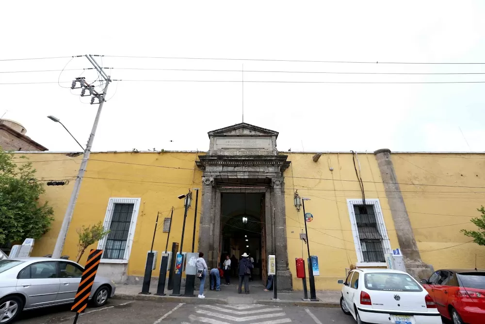 Hospital Civil de Guadalajara Fray Antonio Alcalde - Photo 2