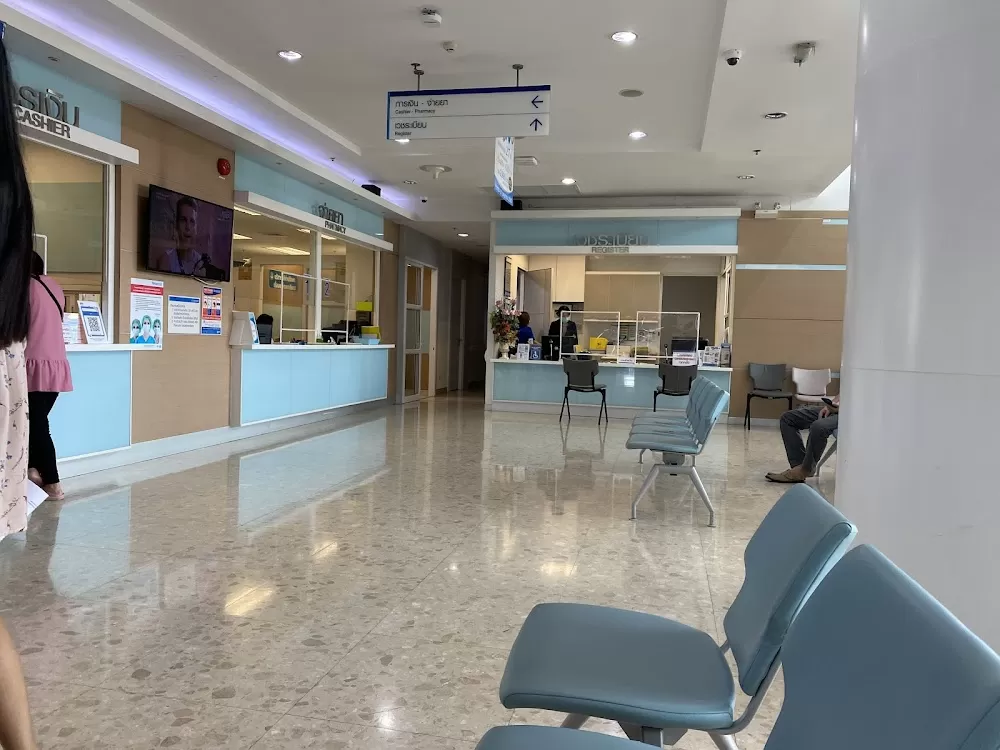 Thonburi Thawiwatthana Hospital - Photo 3