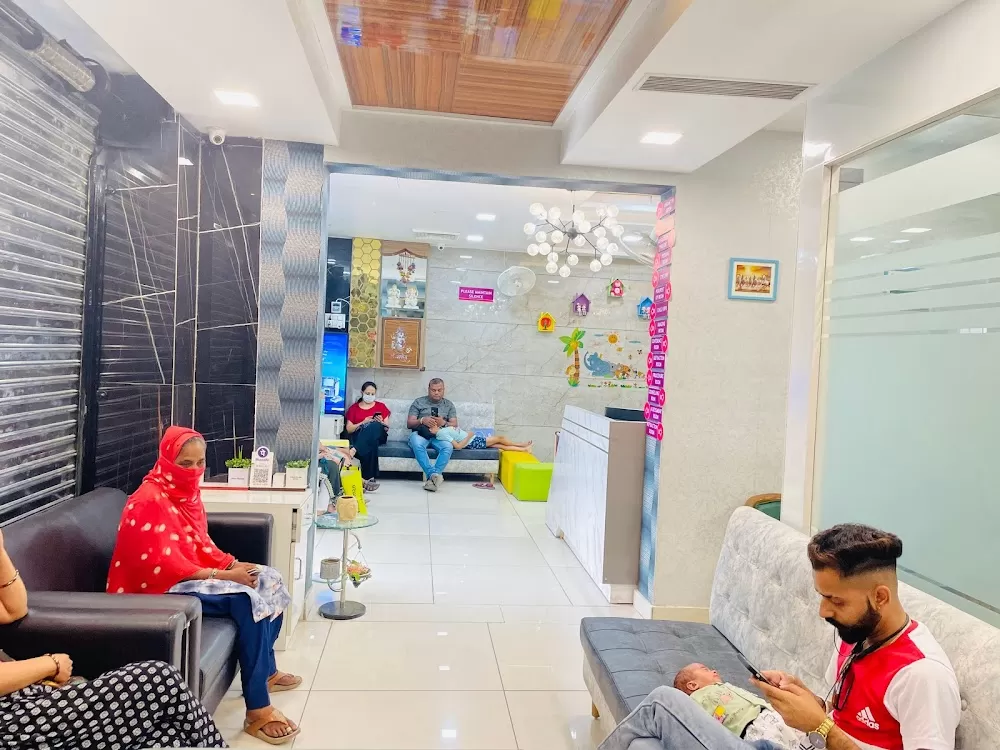 𝗔𝘁𝗺𝗼𝘀 𝗖𝗵𝗶𝗹𝗱 𝗖𝗲𝗻𝘁𝗿𝗲 - 𝗗𝗿 𝗝𝗮𝘀𝘄𝗶𝗻𝗱𝗲𝗿 𝗦𝗮𝗶𝗻𝗶 - 𝗖𝗵𝗶𝗹𝗱 𝗦𝗽𝗲𝗰𝗶𝗮𝗹𝗶𝘀𝘁 , 𝗣𝗲𝗱𝗶𝗮𝘁𝗿𝗶𝗰𝗶𝗮𝗻 & 𝗡𝗲𝗼𝗻𝗮𝘁𝗼𝗹𝗼𝗴𝗶𝘀𝘁 - Photo 8