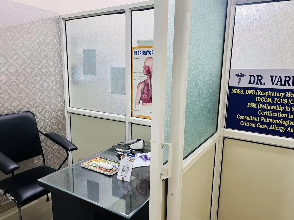 Dr Varun Rajpal (Lungs,Respiratory,Chest Specialist, General Physician, Allergy,Critical Care, Asthma,Sleep Apnea Clinic ) - Photo 3