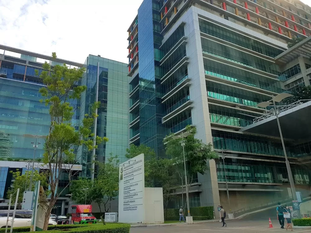 Faculty of Medicine Siriraj Hospital, Mahidol University - Photo 2