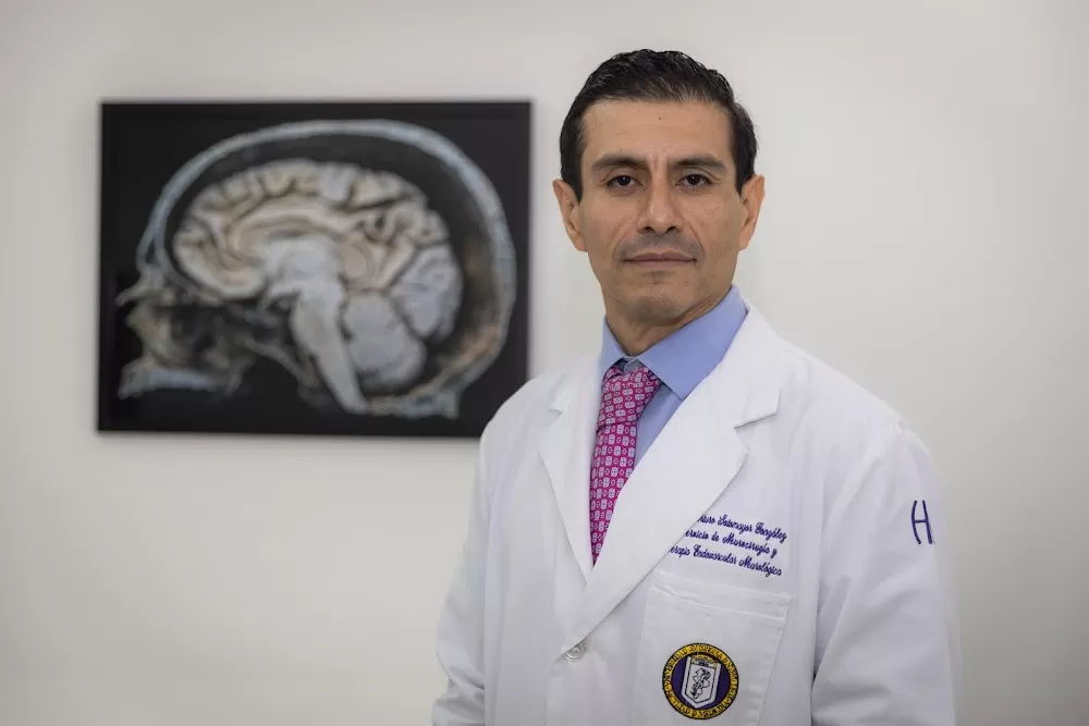 Dr. Arturo Sotomayor - Neurocirujano - Photo 7