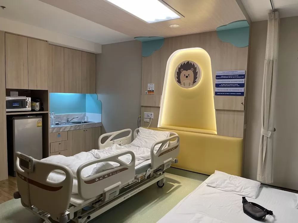 Bangkok Hospital KhonKaen - Photo 4
