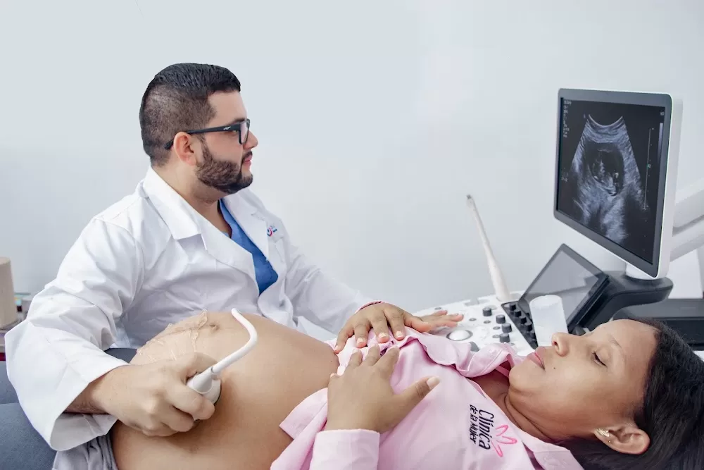 Dr. Gustavo Betin | Ginecólogo especialista en Medicina Materno Fetal o Perinatología | Consulta preconcepcional - Photo 3