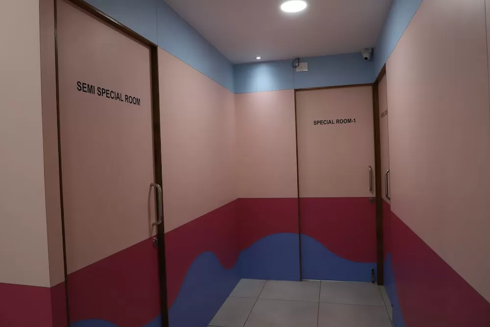 AATMAY CHILDREN HOSPITAL & HOMEOPATHIC CARE - CHILDREN HOSPITAL IN VADODARA - Photo 5