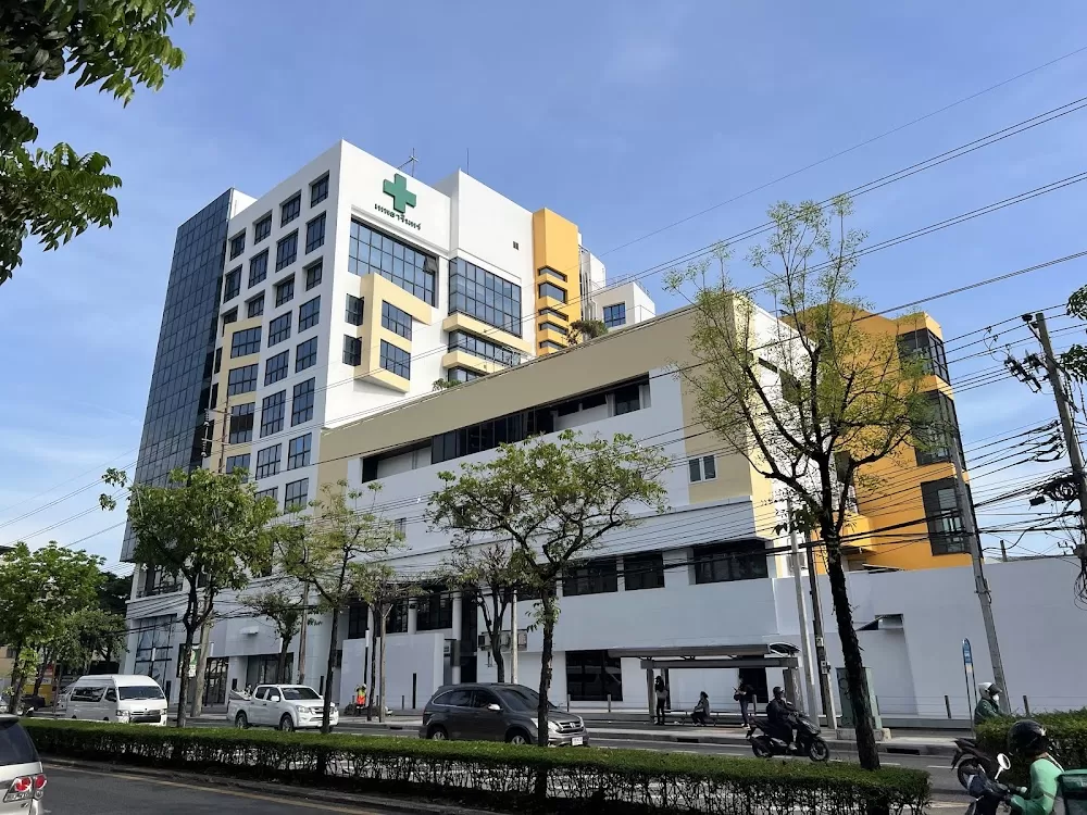 ViMUT Theptarin Rama 4 Hospital - Photo 4