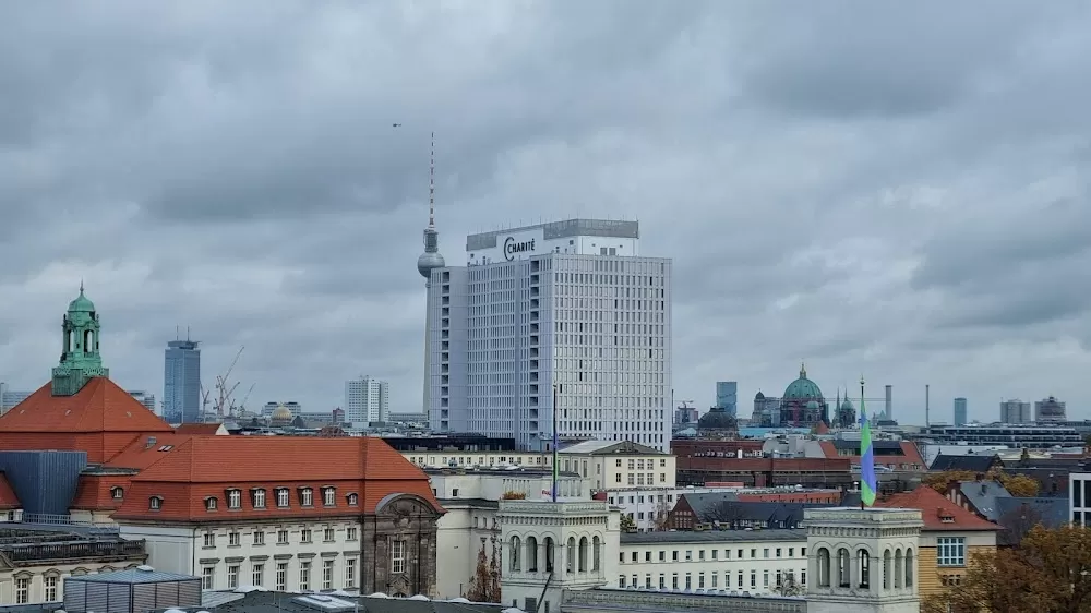 Charité – Universitätsmedizin Berlin Klinik für Anästhesiologie und operative Intensivmedizin - Photo 1