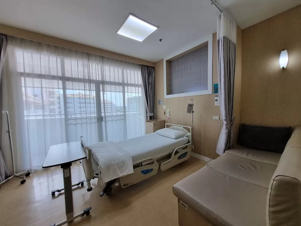 Thammasat University Hospital - Photo 7
