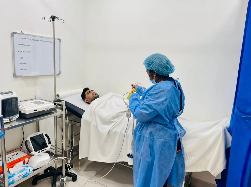 Right Health Karama Medical Center (Burjuman Br.) - Photo 2