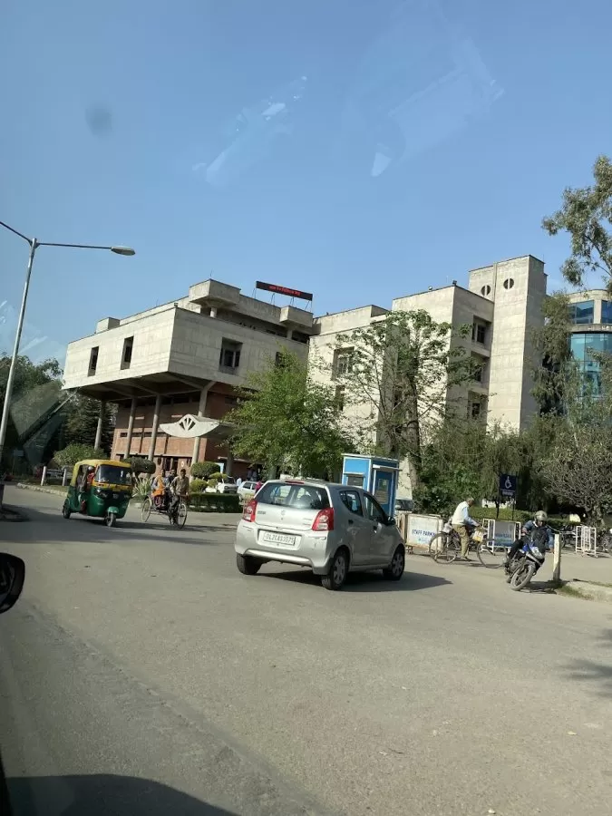 Advanced Eye Centre, PGIMER, Chandigarh - Photo 1