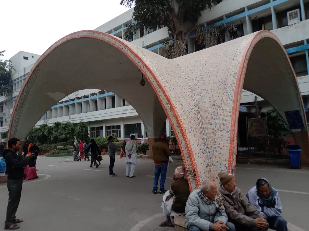 Guru Teg Bahadur Hospital - Photo 4